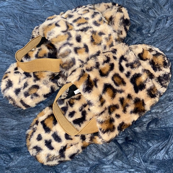 Slippers - Picture 2 of 3